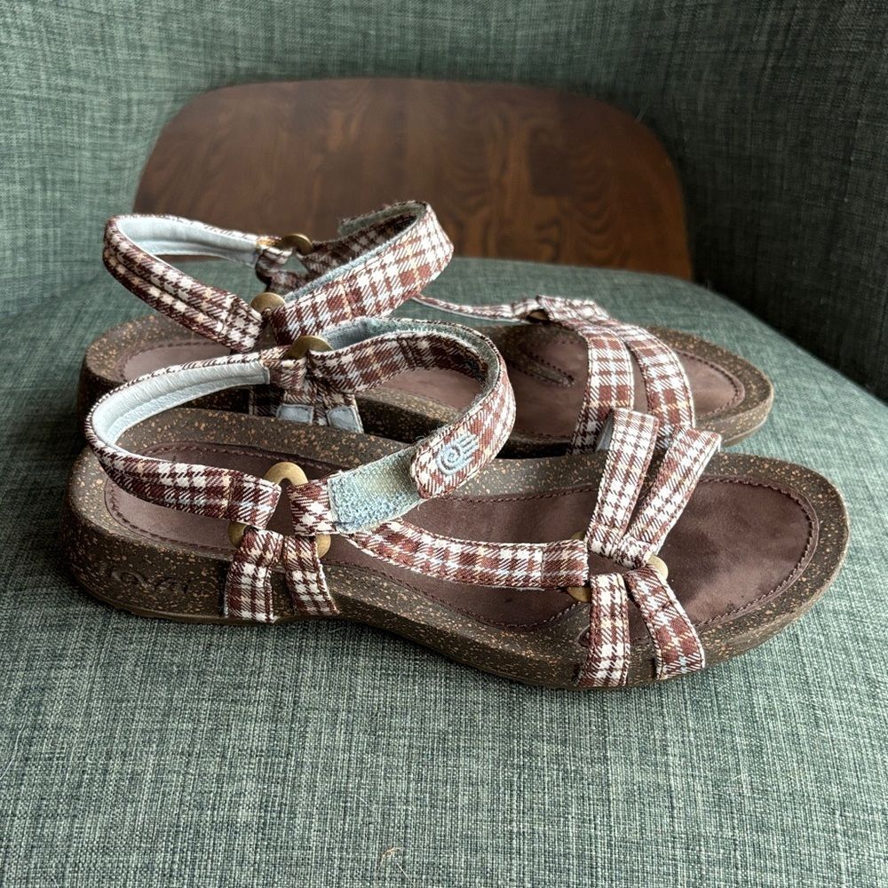 Teva cork 2 wedge Plaid Strappy camping outdoors Women’s Sandals sz 7 Brown blue